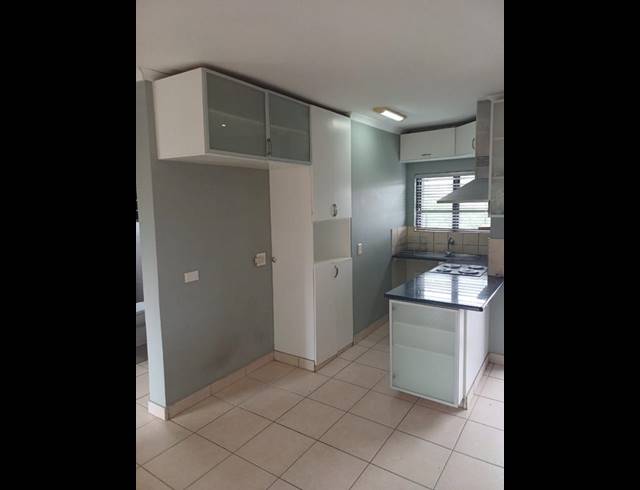 2 BEDROOM APARTMENT FOR SALE IN SHEFFIELD BEACH